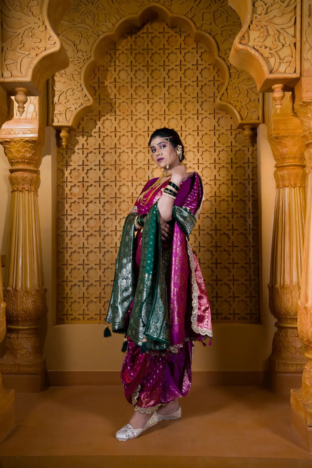Gulabi Peshwai Nauvari